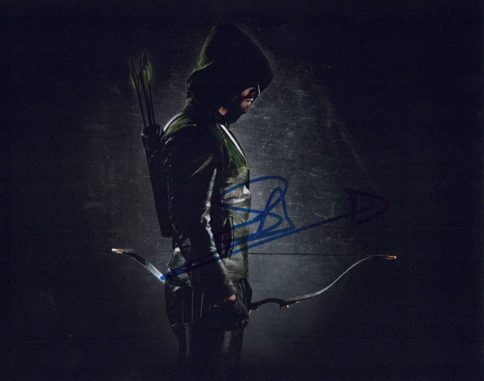 Stephen Amell autograph