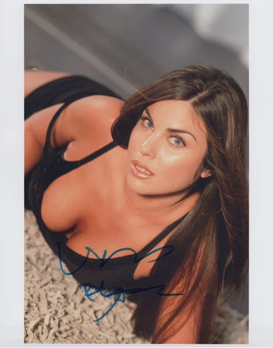 Nadia Bjorlin autograph