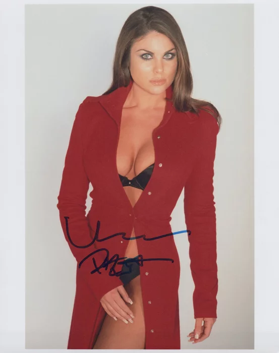 Nadia Bjorlin autograph