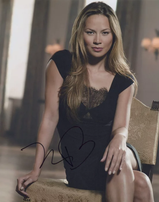 Moon Bloodgood autograph