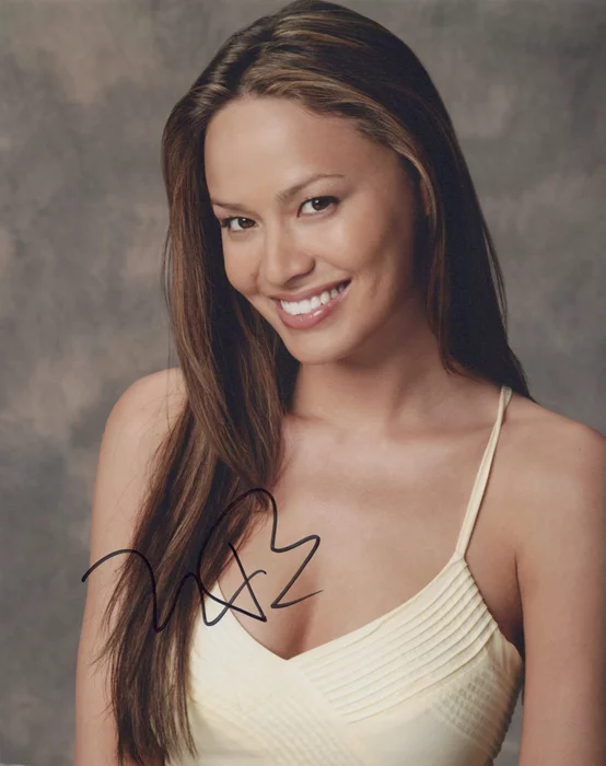Moon Bloodgood autograph