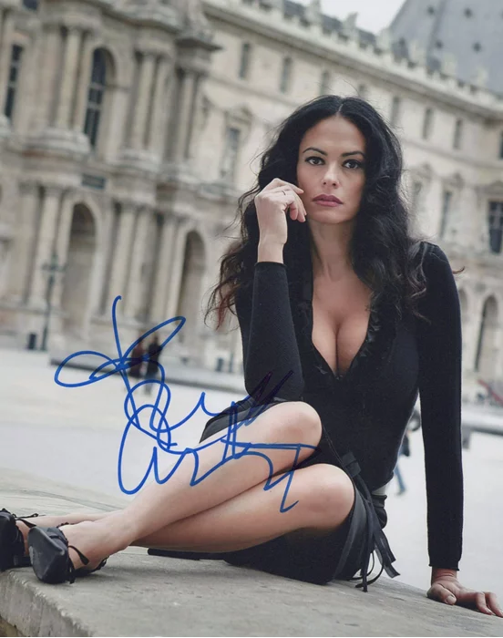 Maria Grazia Cucinotta autograph