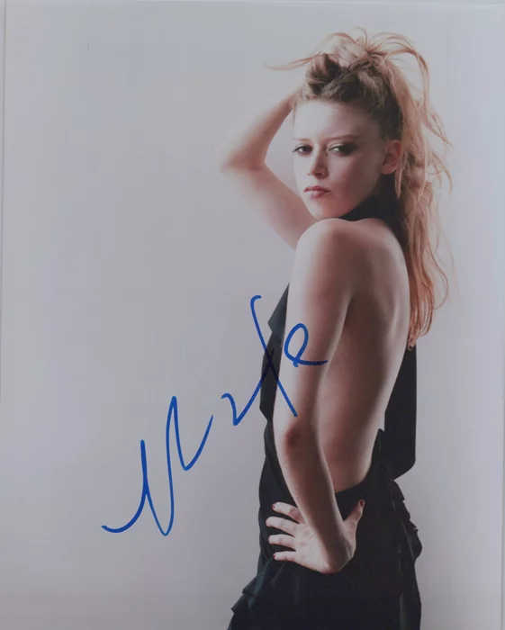 Natasha Lyonne autograph