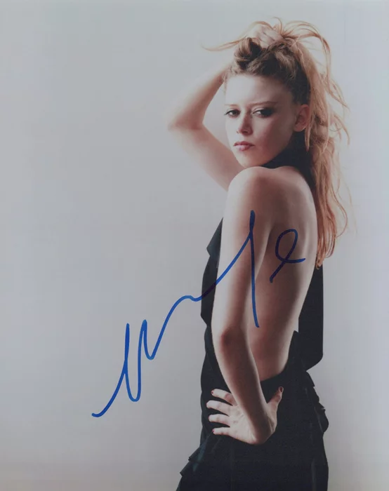Natasha Lyonne autograph