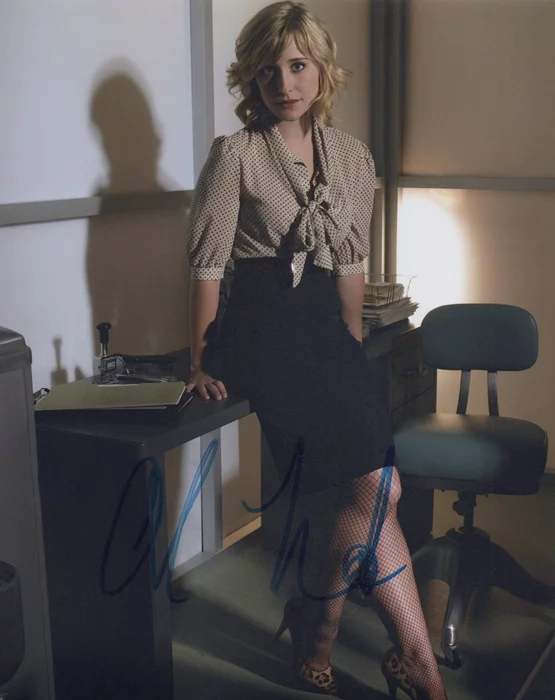 Allison Mack autograph