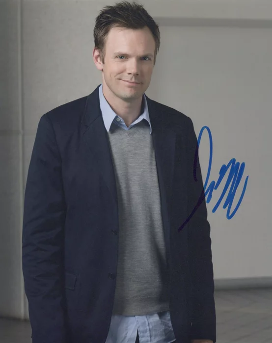 Joel McHale autograph