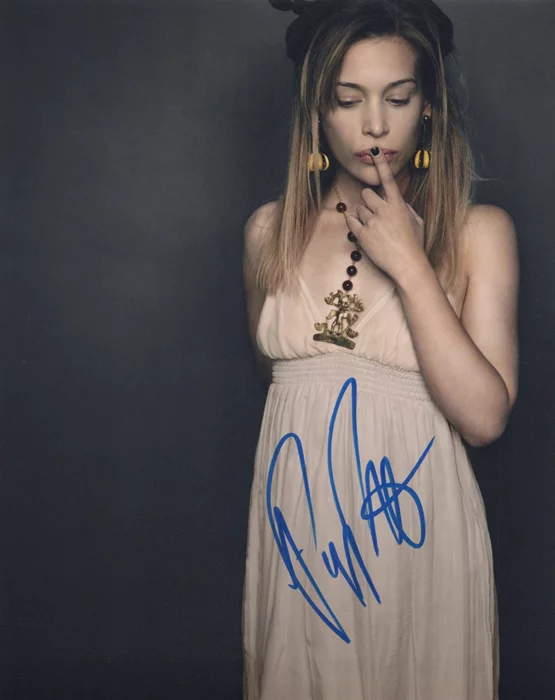 Piper Perabo autograph