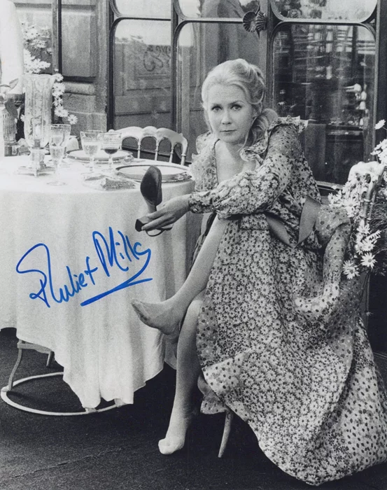Juliet Mills autograph