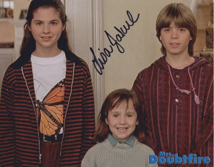 Lisa Jakub autograph