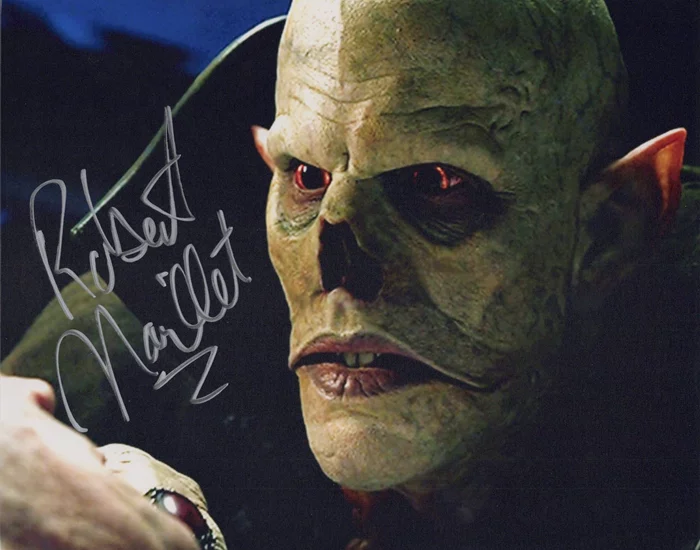 Robert Maillet autograph