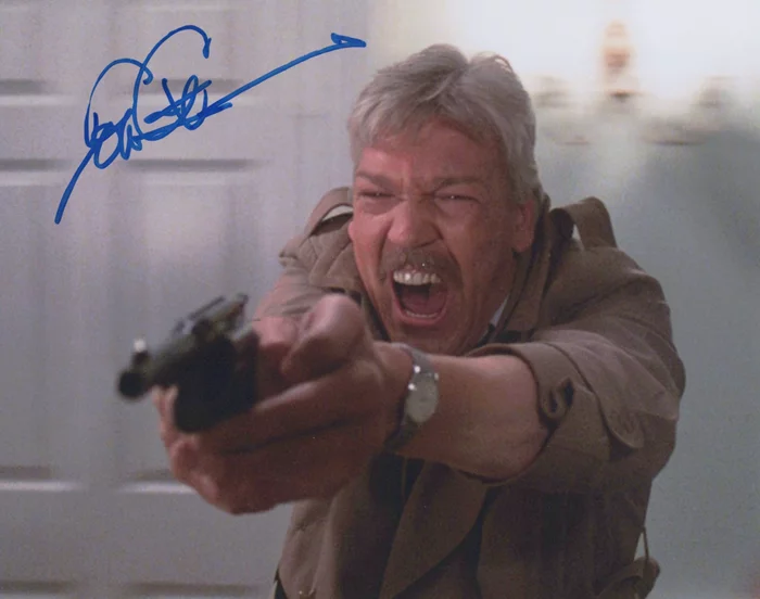 Tom Atkins autograph