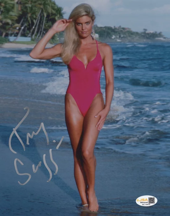 Tracy Scoggins autograph