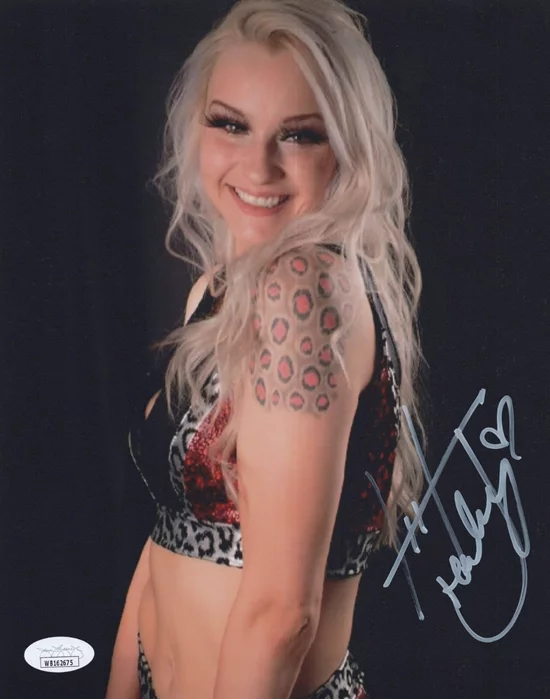 Hollyhood Haley J autograph