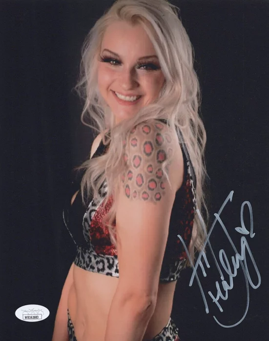 Hollyhood Haley J autograph