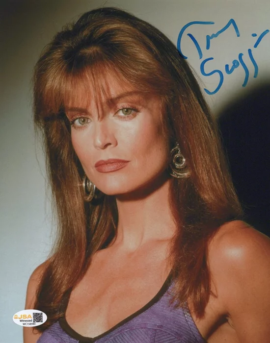 Tracy Scoggins autograph