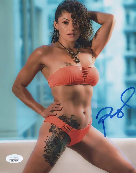 Pearl Gonzalez autograph
