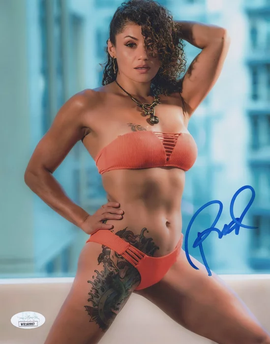 Pearl Gonzalez autograph