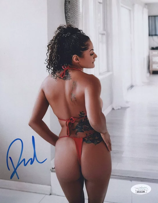 Pearl Gonzalez autograph