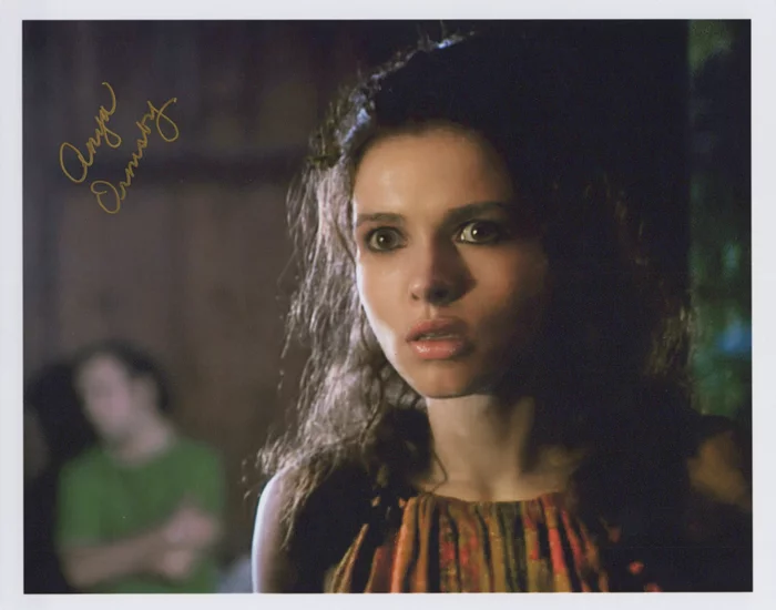 Anya Ormsby autograph