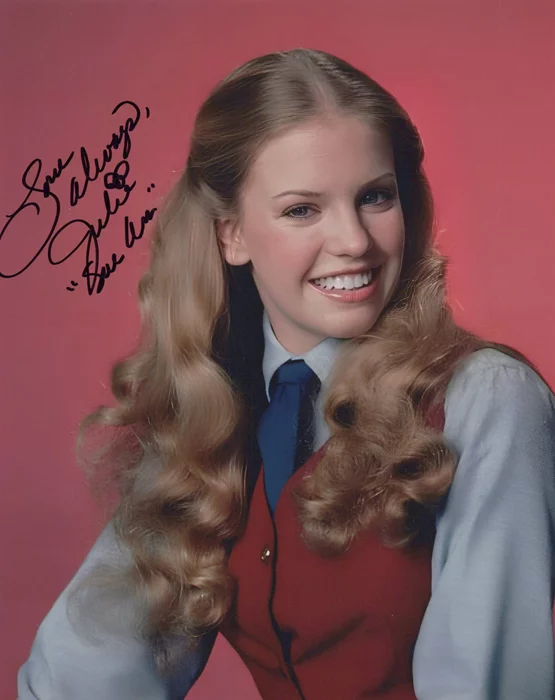 Julie Piekarski autograph