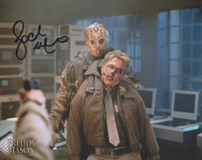 Lochlyn Munro autograph