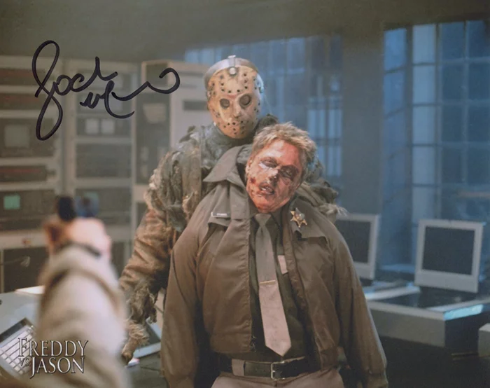 Lochlyn Munro autograph