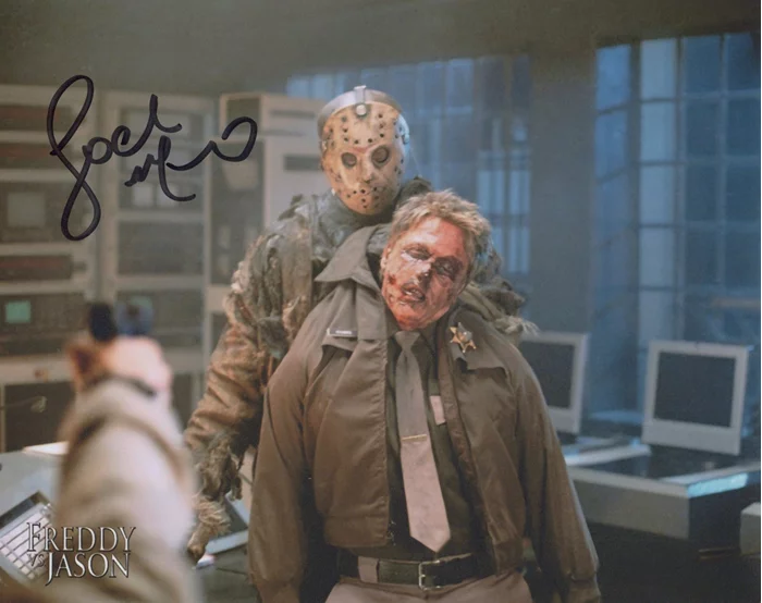 Lochlyn Munro autograph