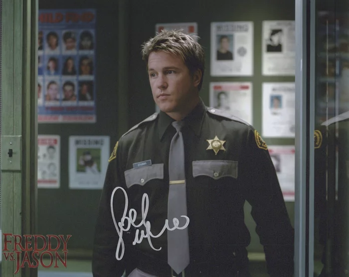 Lochlyn Munro autograph