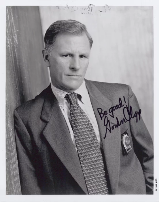 Gordon Clapp autograph