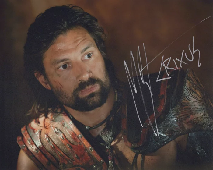 Manu Bennett autograph