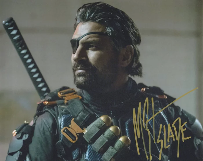 Manu Bennett autograph