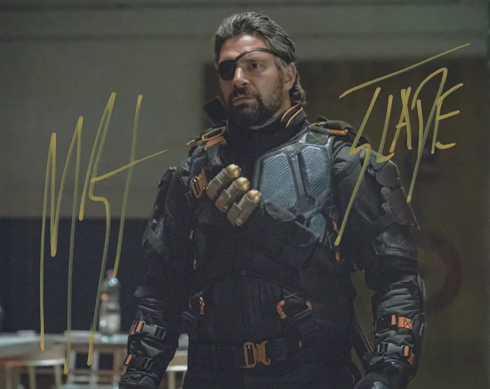 Manu Bennett autograph