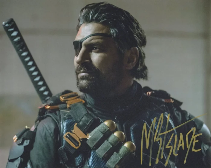 Manu Bennett autograph