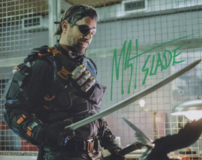 Manu Bennett autograph