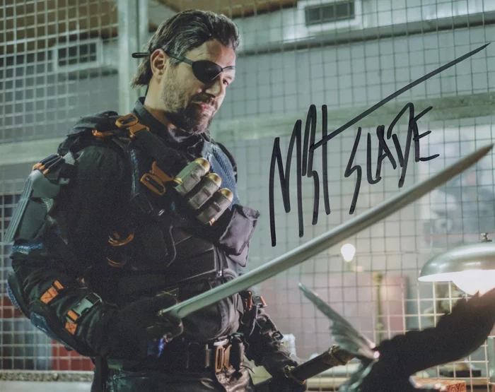Manu Bennett autograph