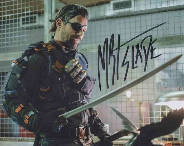 Manu Bennett autograph