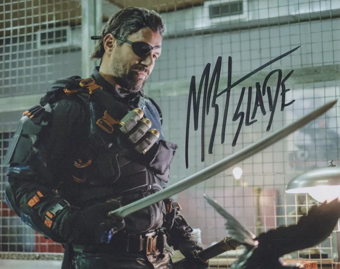 Manu Bennett autograph