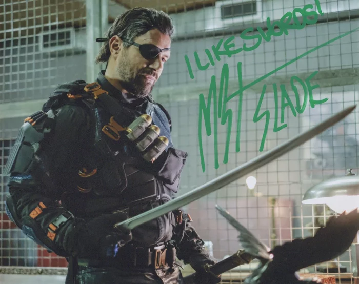 Manu Bennett autograph