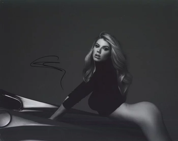 Charlotte McKinney autograph