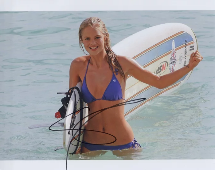 Samara Weaving autograph
