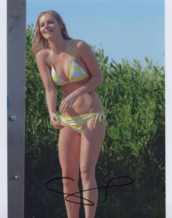 Samara Weaving autograph