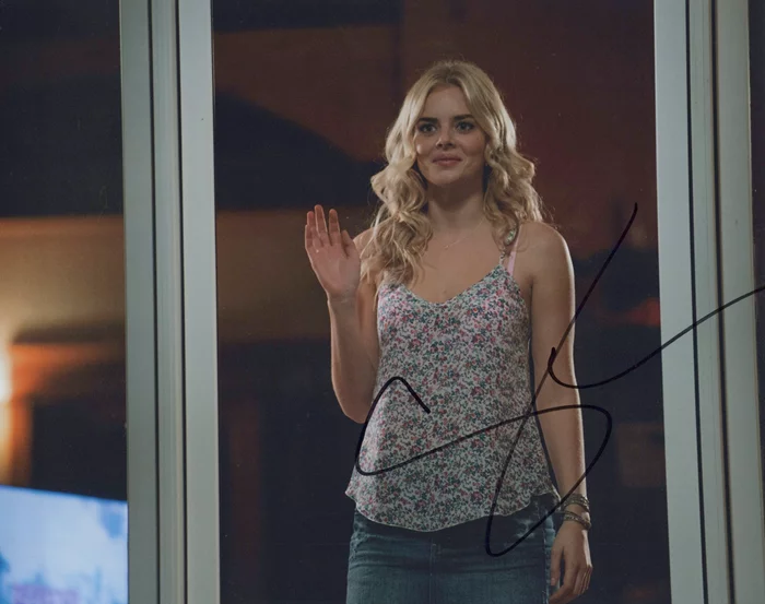 Samara Weaving autograph