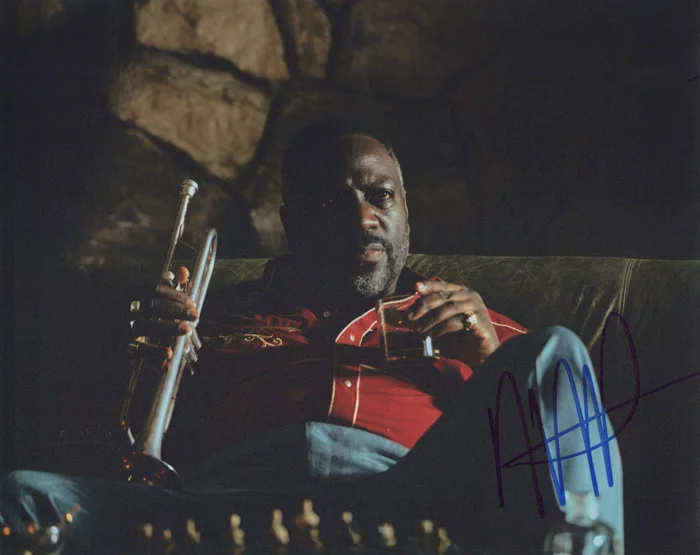Adewale Akinnuoye-Agbaje autograph