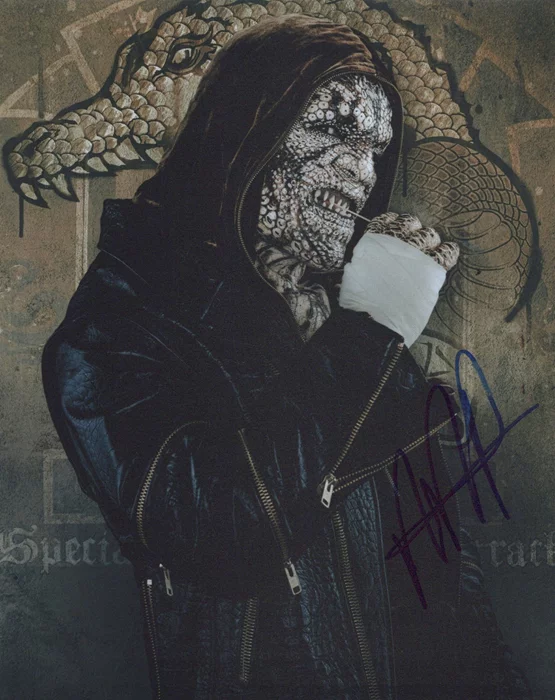 Adewale Akinnuoye-Agbaje autograph