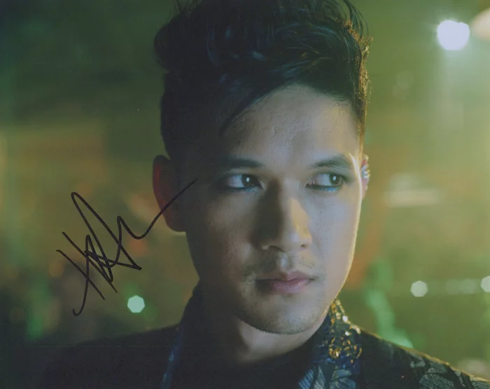 Harry Shum Jr. autograph