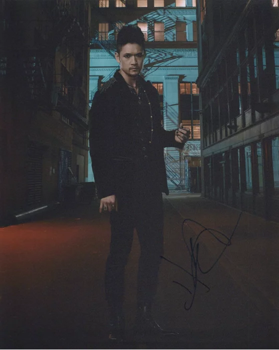 Harry Shum Jr. autograph