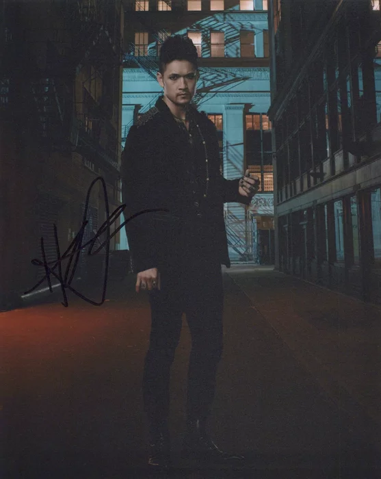 Harry Shum Jr. autograph