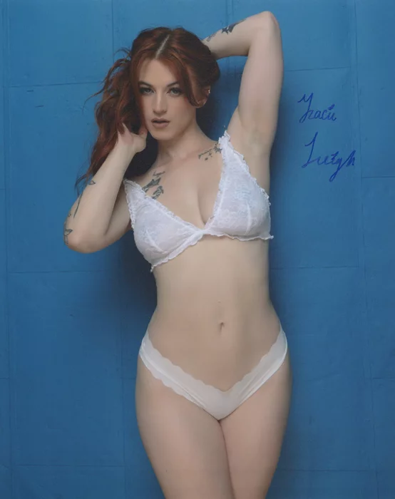 Gracie Leigh autograph