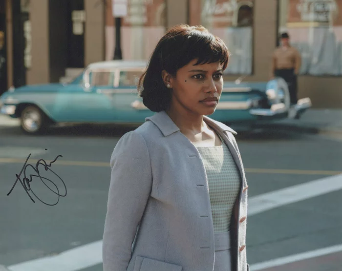 Taylour Paige autograph