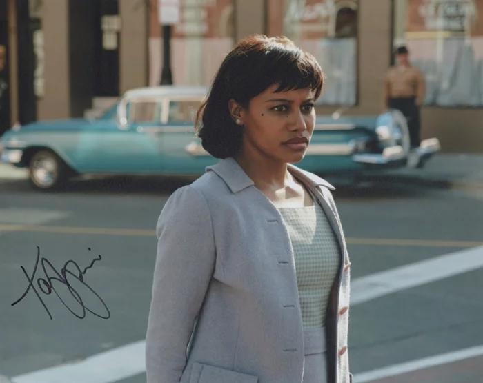 Taylour Paige autograph